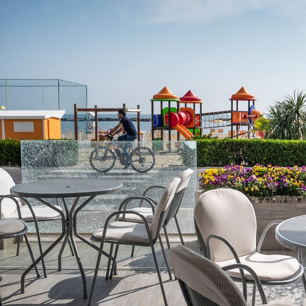 Riviera Hotel 3*