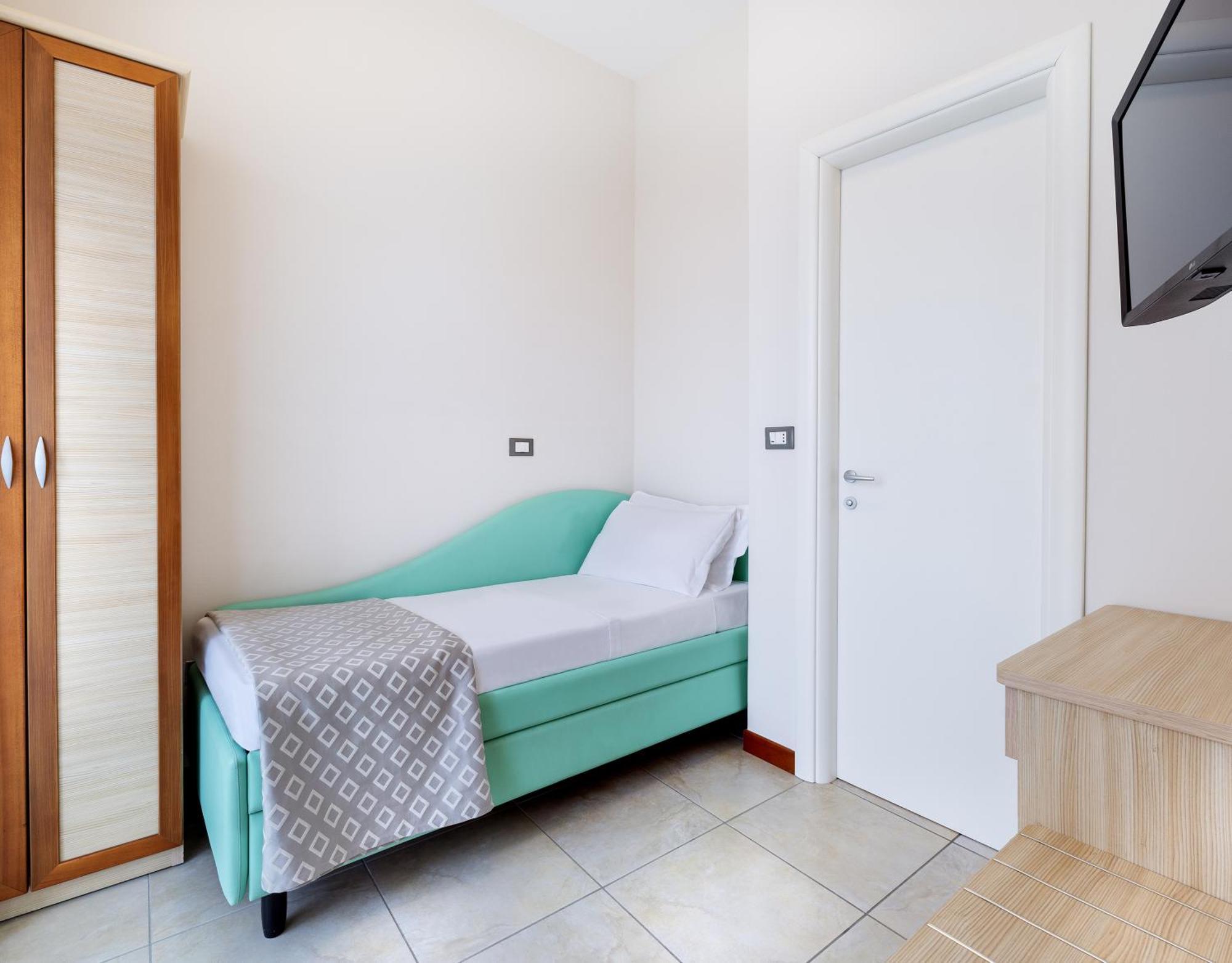 Riviera 3*