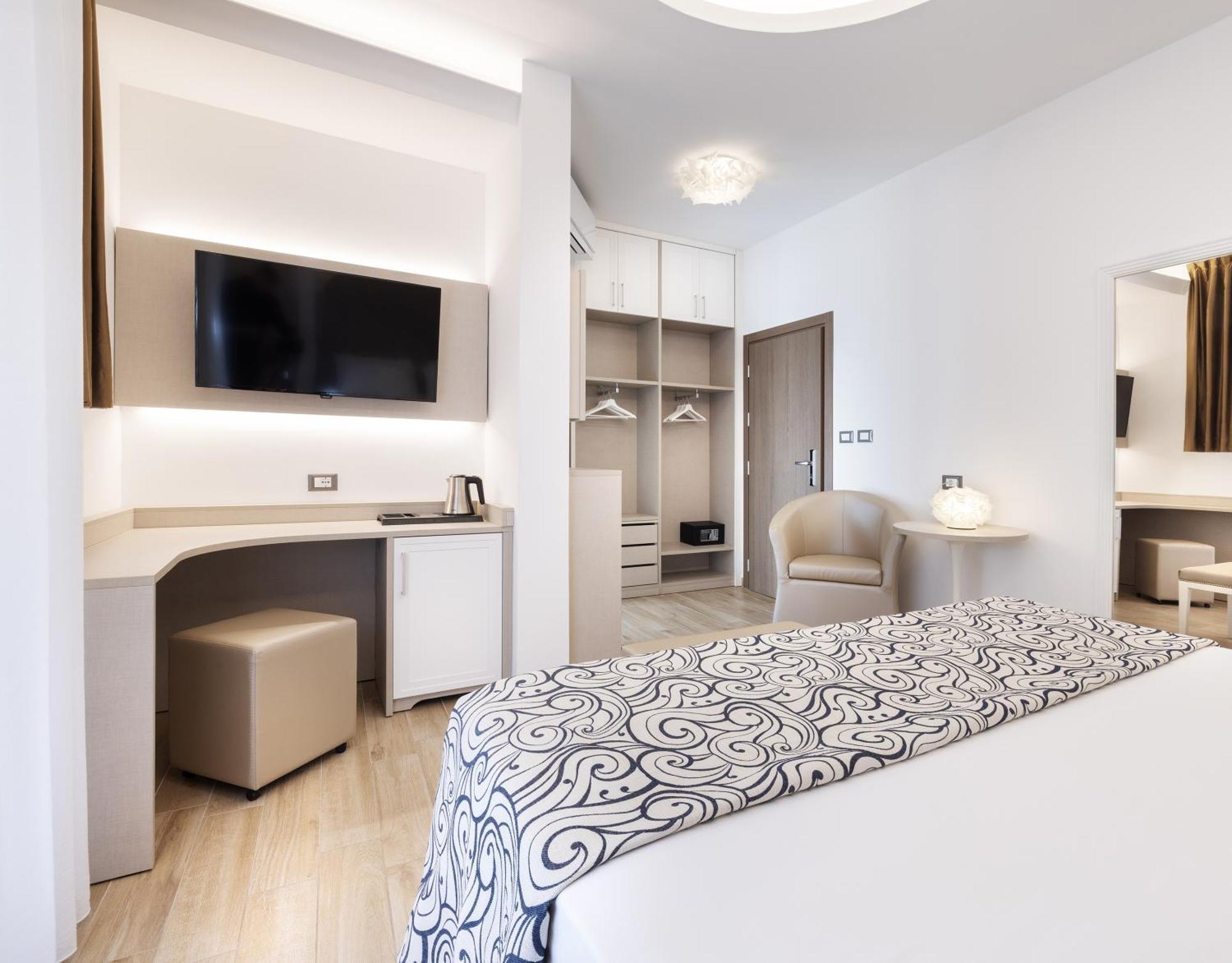 Riviera 3*